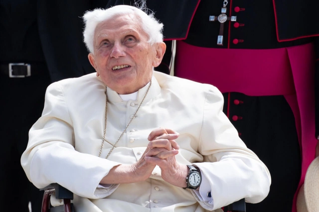 Ватикан сообщил об ухудшении состояния бывшего Папы Римского Бенедикта XVI